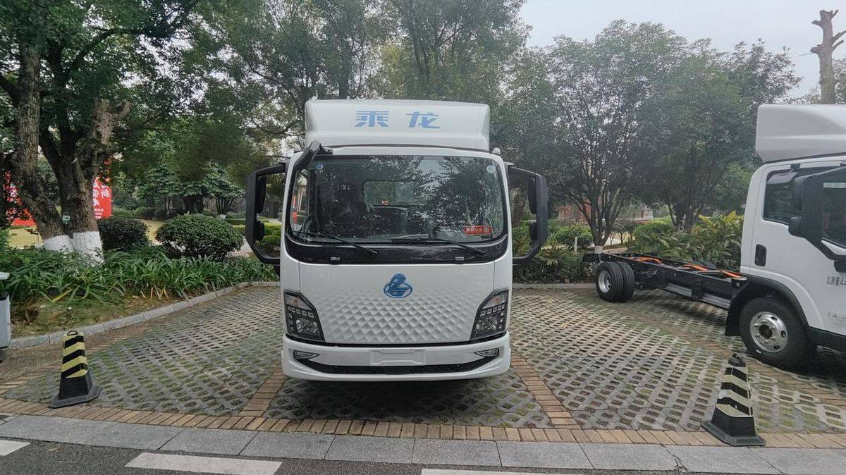 乘龙翼威2冷链纯电轻卡 冷链运输'鲜'锋