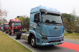 380马力乘龙H5V 6.8米仓栅车详解