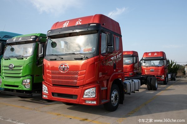 解放JH6 9.6米载货车 300马力实用能打