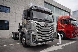 解放鹰驰500马力LNG牵引车 省气能拉