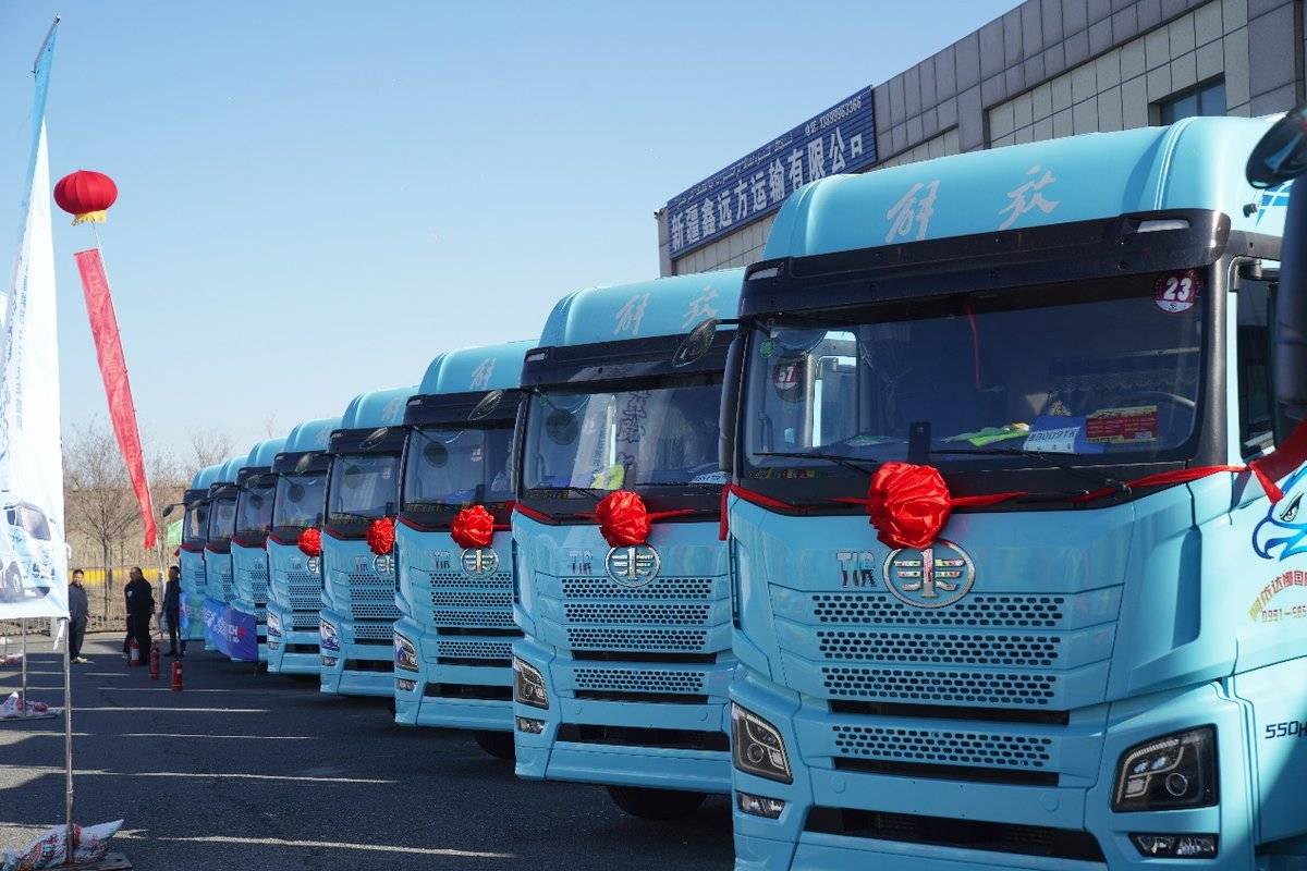 TIR跨境,为何首选一汽解放?C:\Users\zzk_lbx\Desktop\4.13解放JH6交车\4.13JH6牵引交车照片\WD103409__10292387.jpg