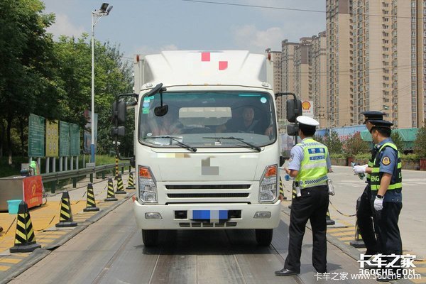 18吨与4.5吨的矛盾：轻卡治超为何陷入死循环？