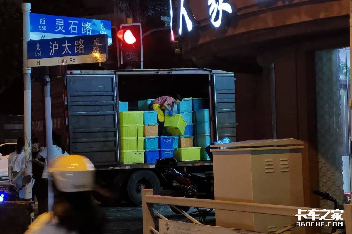 纯电轻卡陷“出厂即超载”怪圈 路权红利与合规底线的困局如何解？4米2轻卡治理：18吨与4.5吨的矛盾