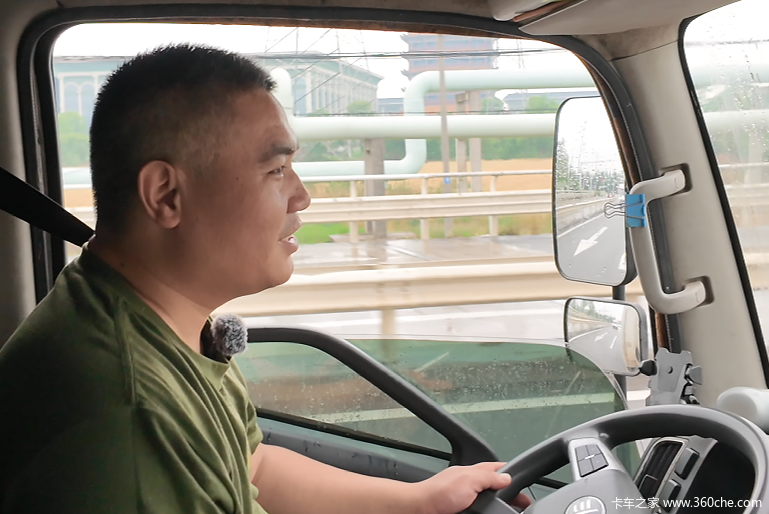六年油车老师傅算细账,心向电车盼增收