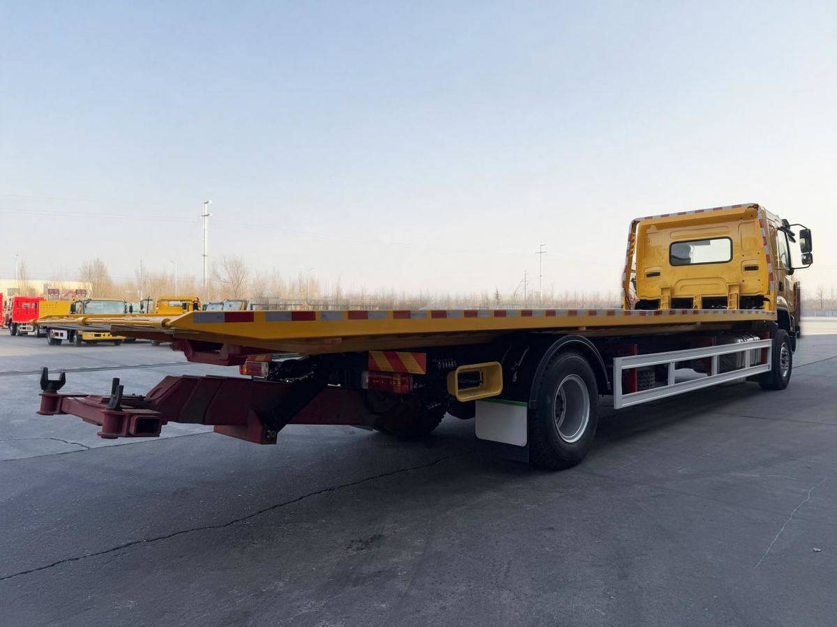 乘龙H5 23吨超限清障车:重载救援王者,合规高效新标杆60abf613d4871814a90ad5f0106ceaf4