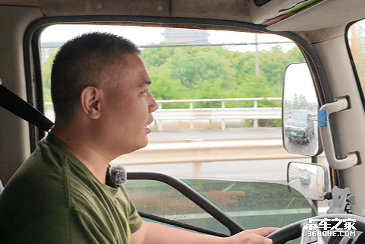 六年油车老师傅算细账,心向电车盼增收