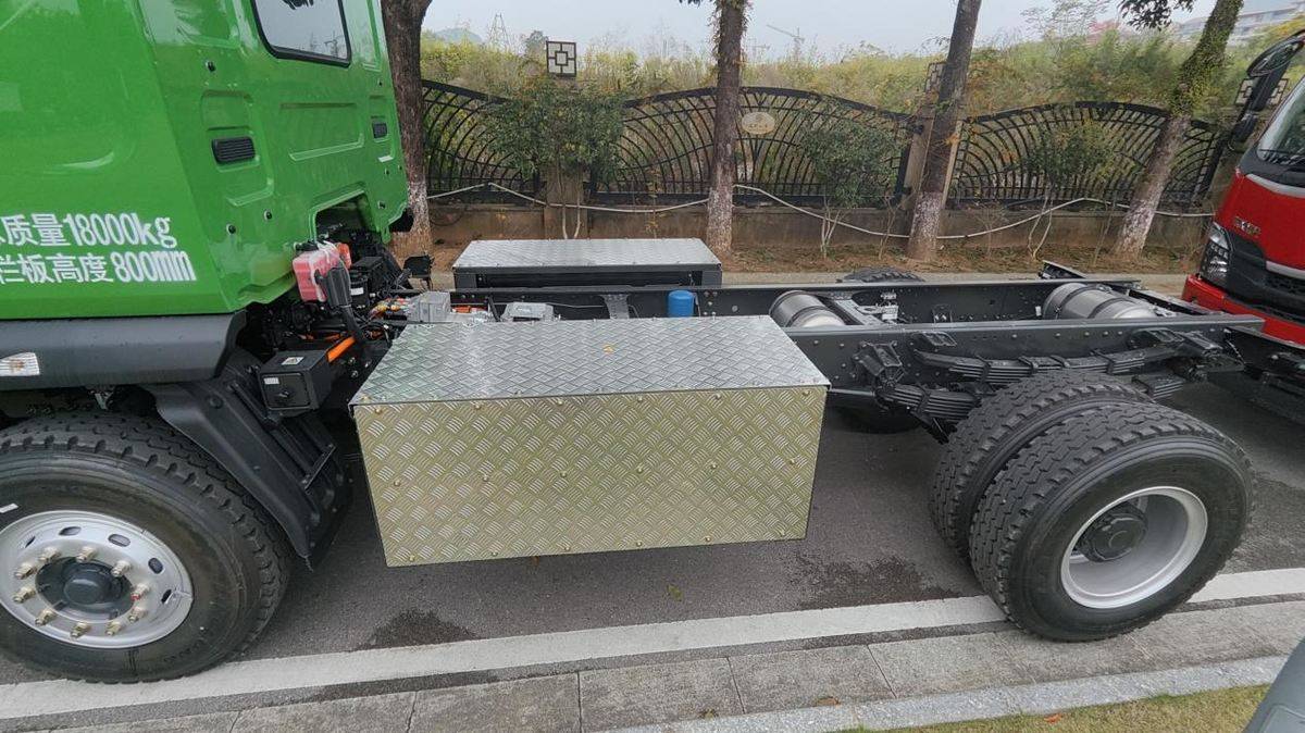 硬核三电强承载，乘龙 L3 4X2 纯电自卸跑