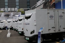 冷藏、自卸等多种上装!DF-8或成无人物流车从展示走向运营的关键车型