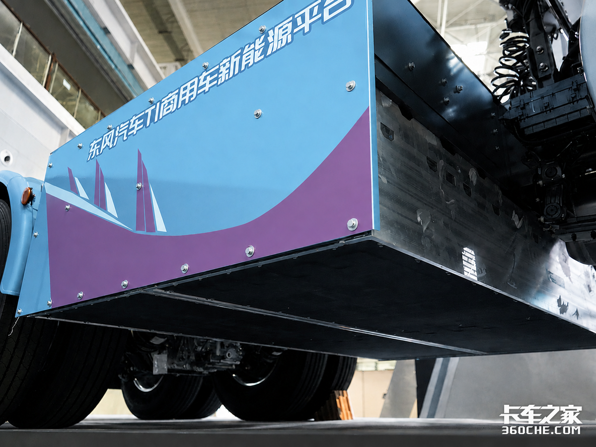 自重轻至8.9吨 可实现兆瓦超充 乘龙翼威5超能版纯电牵引车详解