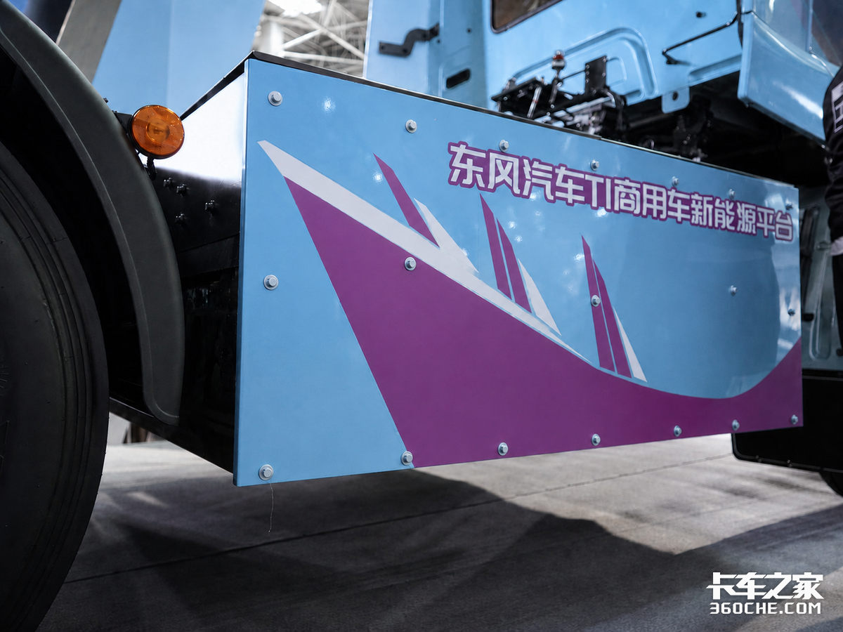 自重轻至8.9吨 可实现兆瓦超充 乘龙翼威5超能版纯电牵引车详解