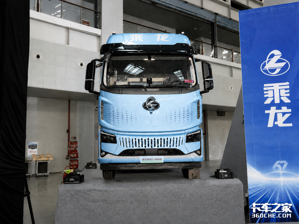 自重轻至8.9吨 可实现兆瓦超充 乘龙翼威5超能版纯电牵引车详解