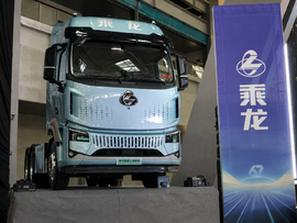 自重轻至8.9吨 可实现兆瓦超充 乘龙翼威5超能版纯电牵引车详解