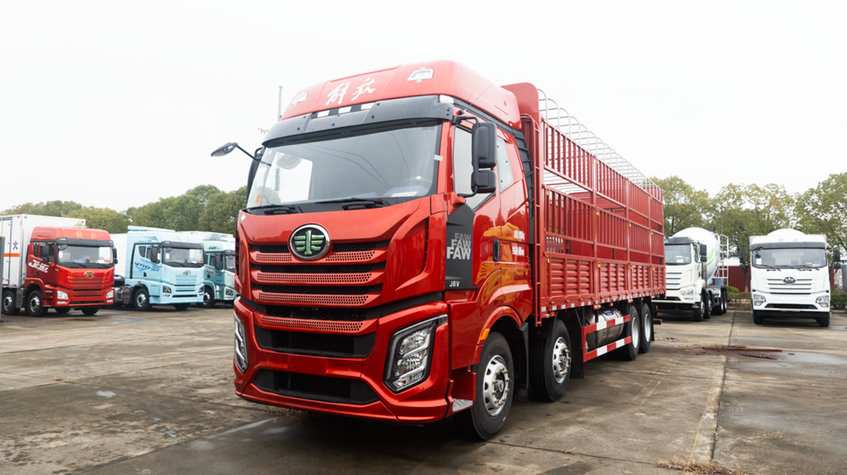 J6V 8×4载货车：一场围绕