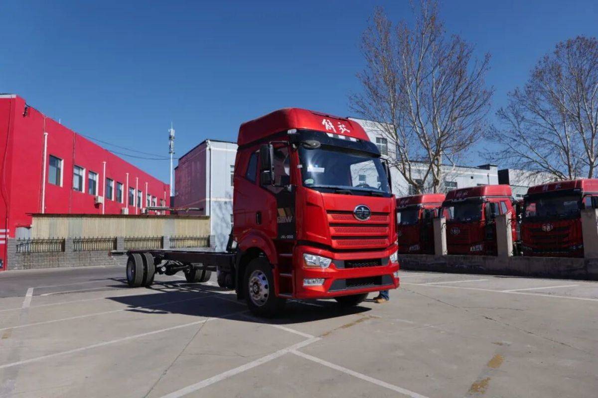 中卡市场内卷加剧，解放J6L精英版用