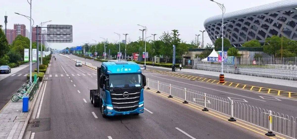 北京重卡燃擎徐州奥体中心,为徐州队加油,为苏超喝彩图片
