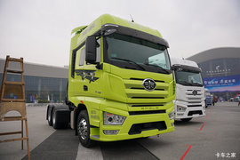 解放J7精英版640马力LNG牵引车:高效低耗舒适又高端