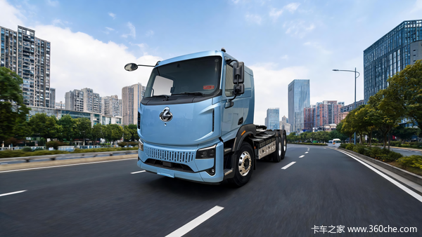 950马力+400km续航，乘龙翼威5底部换电牵引车创富更高效