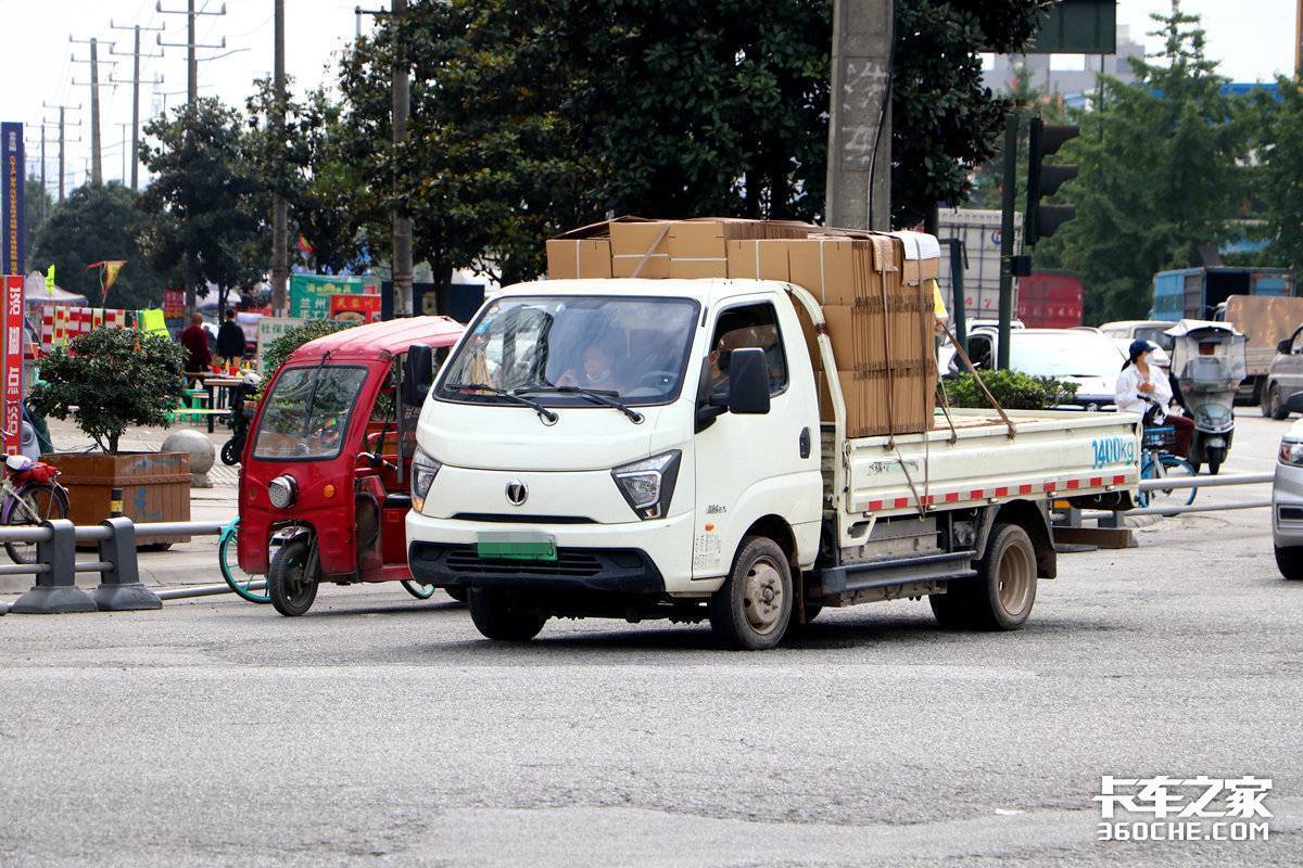 《2026中国公路运力发展报告》新能源车比燃油车单公里能耗低42%