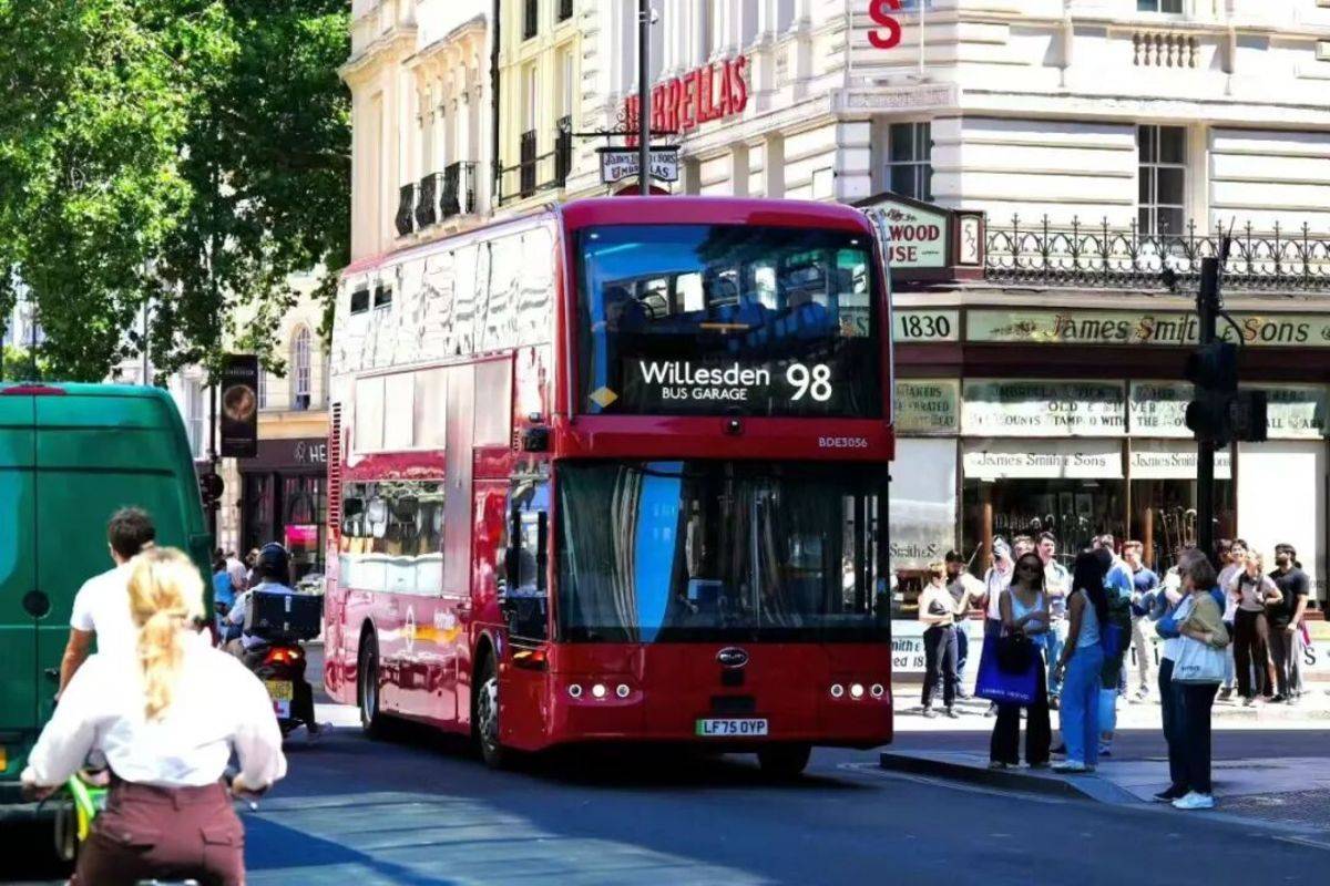 比亚迪获2026年上半年新能源客车出口冠军！比亚迪大巴在英国