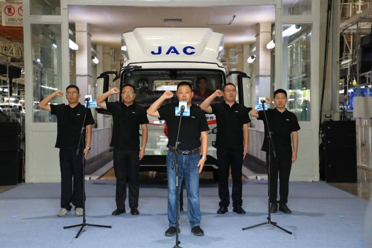 行业首发172度电！江淮新能源轻卡新品首发下线，树立长续航标杆图片