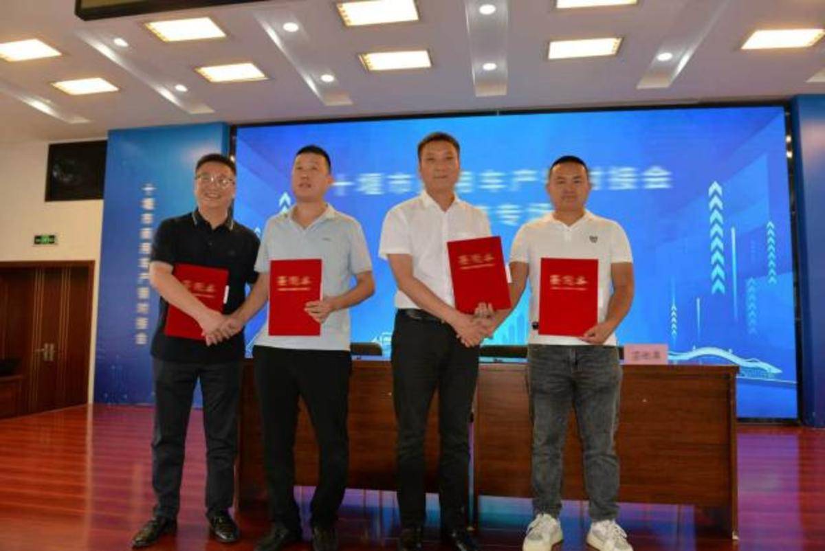 政企协同 产销共赢 东风商用车参加十堰物流产销对接会现场签约130台!34429060a69727759b7468d6faf0008f