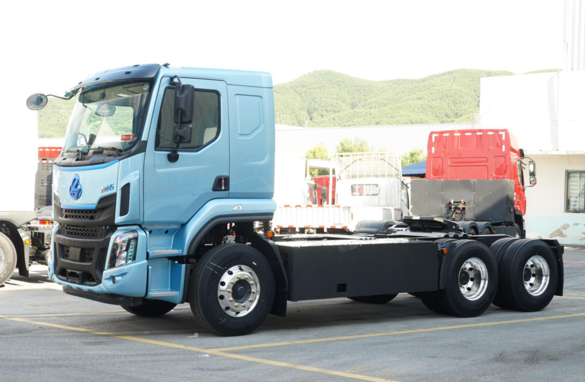 乘龙H5超轻版纯电牵引车:多拉快跑更省电 每年多赚3.6万元IMG_256