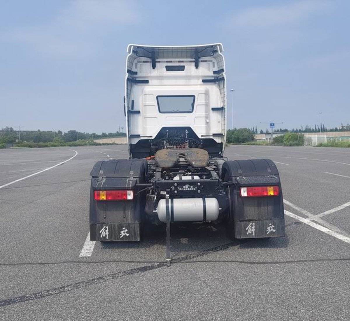 第410批牵引车:钠电上车 纯电牵引车自重轻至4.95吨