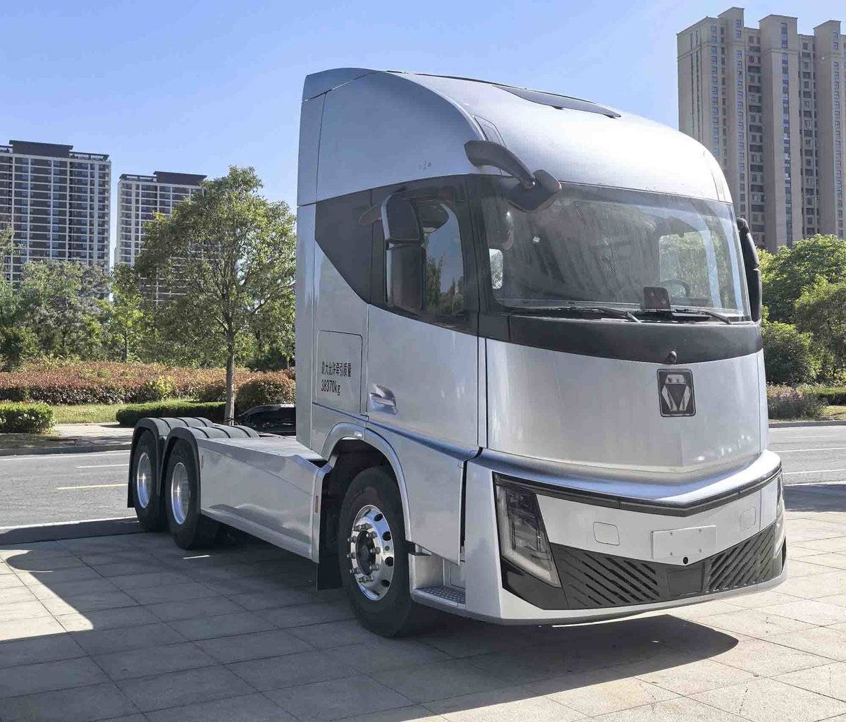 第410批牵引车:钠电上车 纯电牵引车自重轻至4.95吨