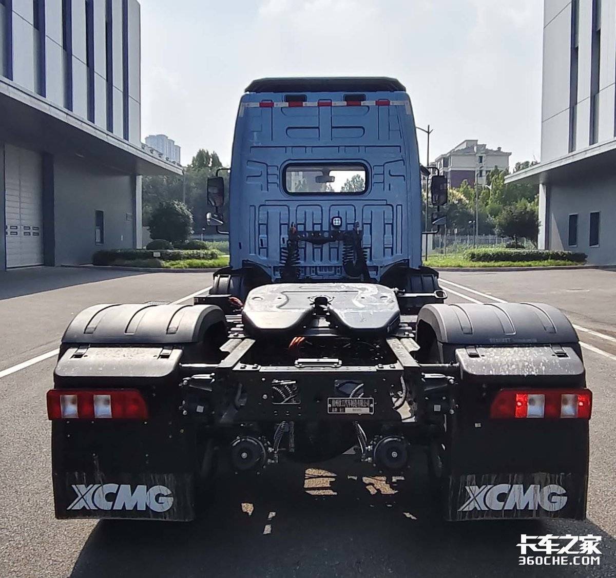 第410批牵引车:钠电上车 纯电牵引车自重轻至4.95吨