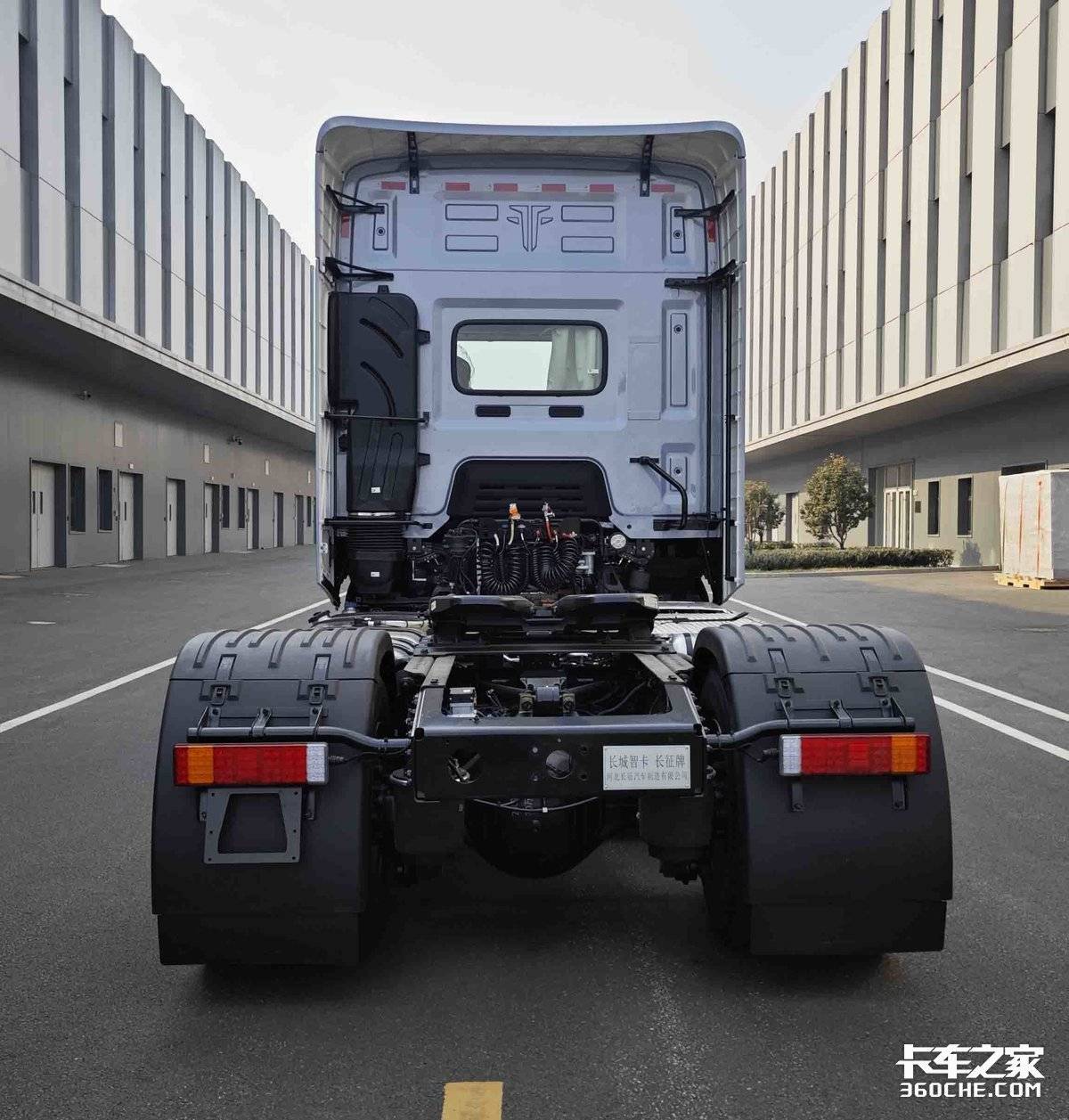 第410批牵引车:钠电上车 纯电牵引车自重轻至4.95吨