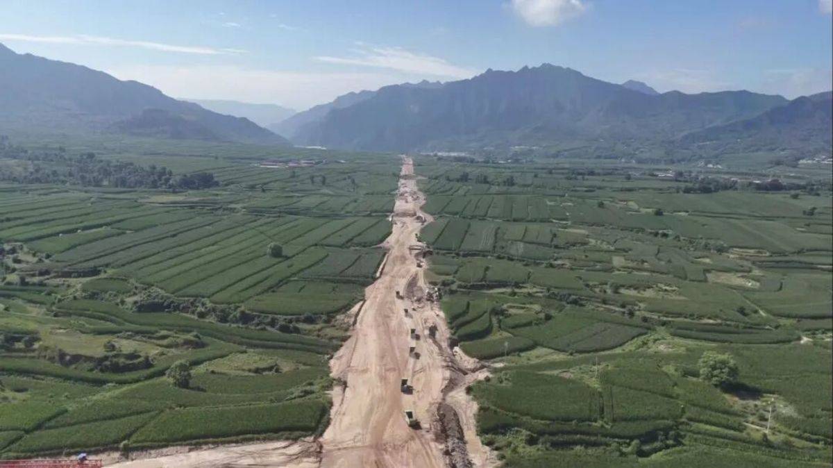 200台徐工纯电动自卸车助力山西首个特许经营高速公路建设