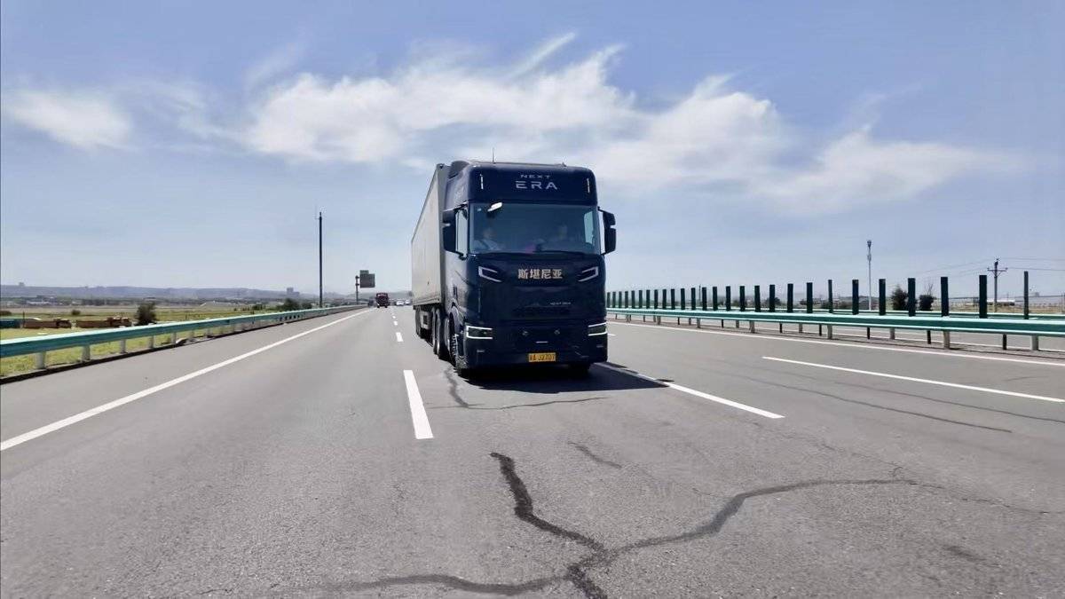 长途冷链油耗难题如何破？NEXT ERA重卡4000公里严苛工况跑出优异能效表现e5accf4dab43f820bb942effe9efde54