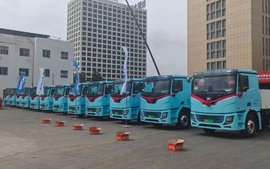 火热交付!徐工叠层电池牵引车何以备受青睐?