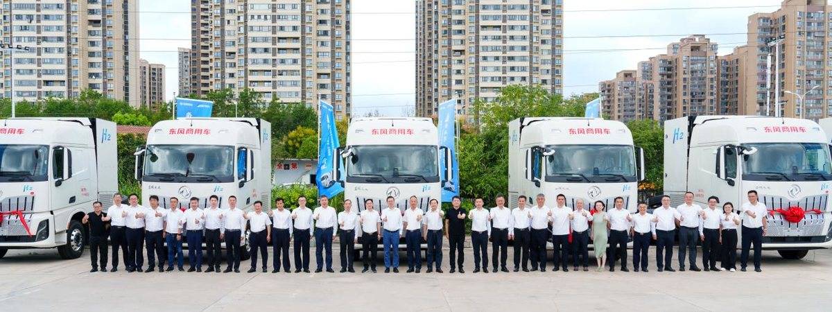 首批30台交付 东风携手安捷楚道驶入氢能重卡规模化运营新阶段IMG_256