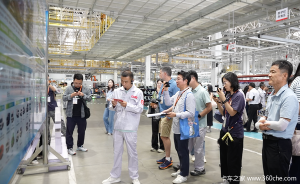 中外媒体走进东风股份襄阳工厂:见证中国智造硬实力