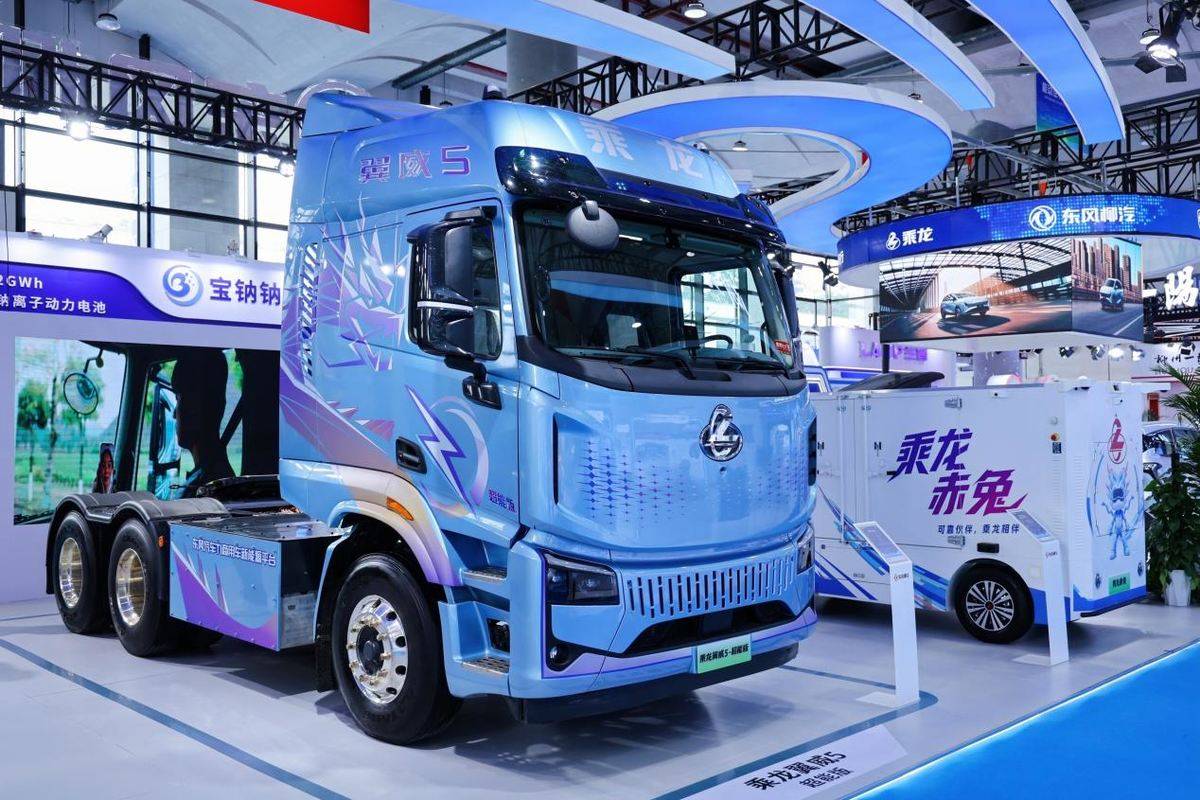智启零碳出海,东风柳汽乘龙全新产品矩阵登陆东博会WIN_3879-opq5019946294