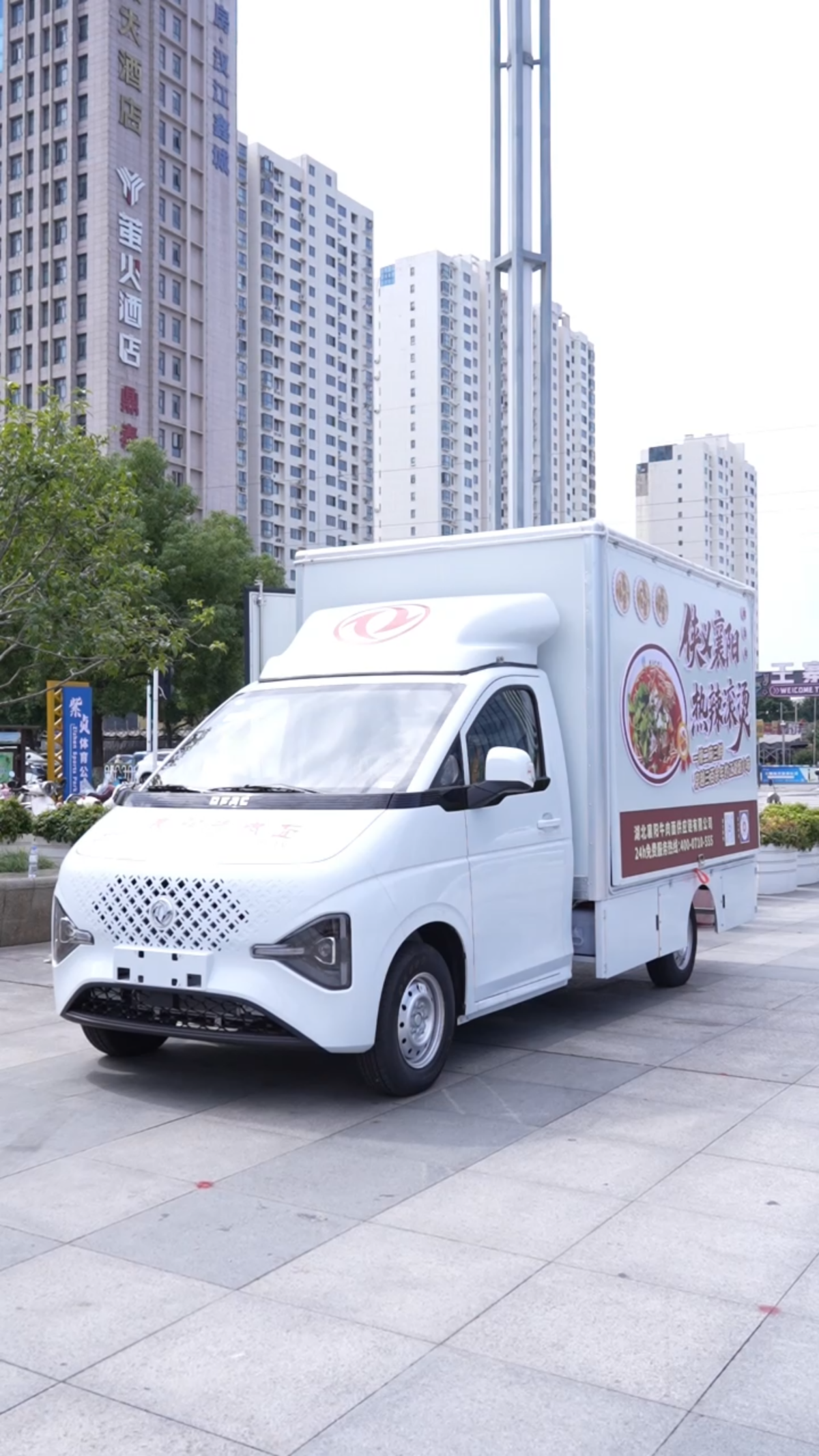 不交房租的「移动店铺」:东风途逸T7移动餐车,让牛肉面馆追着游客开张微信图片_20261008113234_1023_801