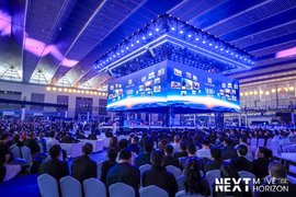 陕汽全球合作伙伴大会暨嘉年华展在西安举行