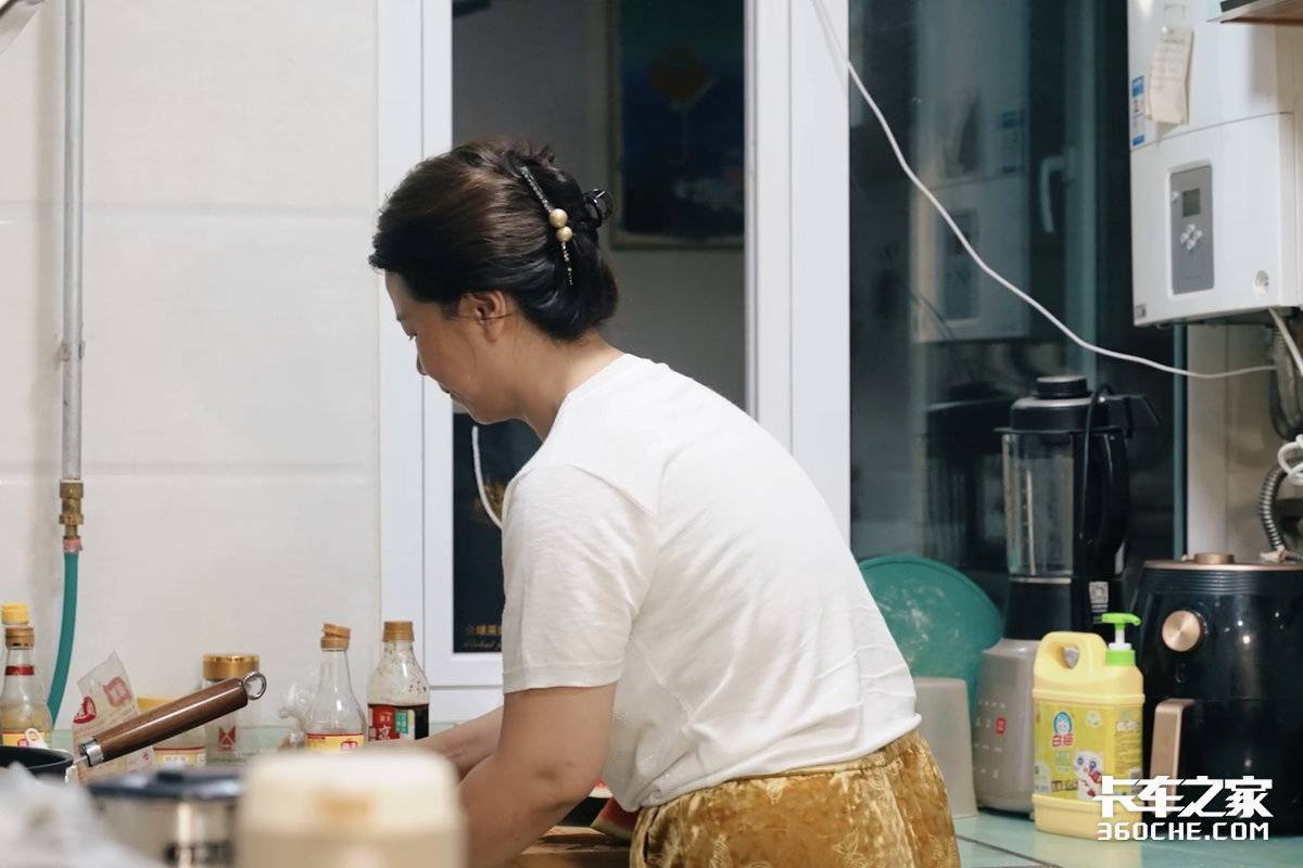 车队有40辆车 作为老板娘 她为什么还喜欢自己跑?