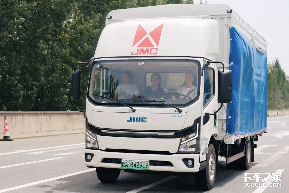 车队有40辆车 作为老板娘 她为什么还喜欢自己跑?