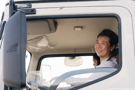 车队有40辆车 作为老板娘 她为什么还喜欢自己跑？