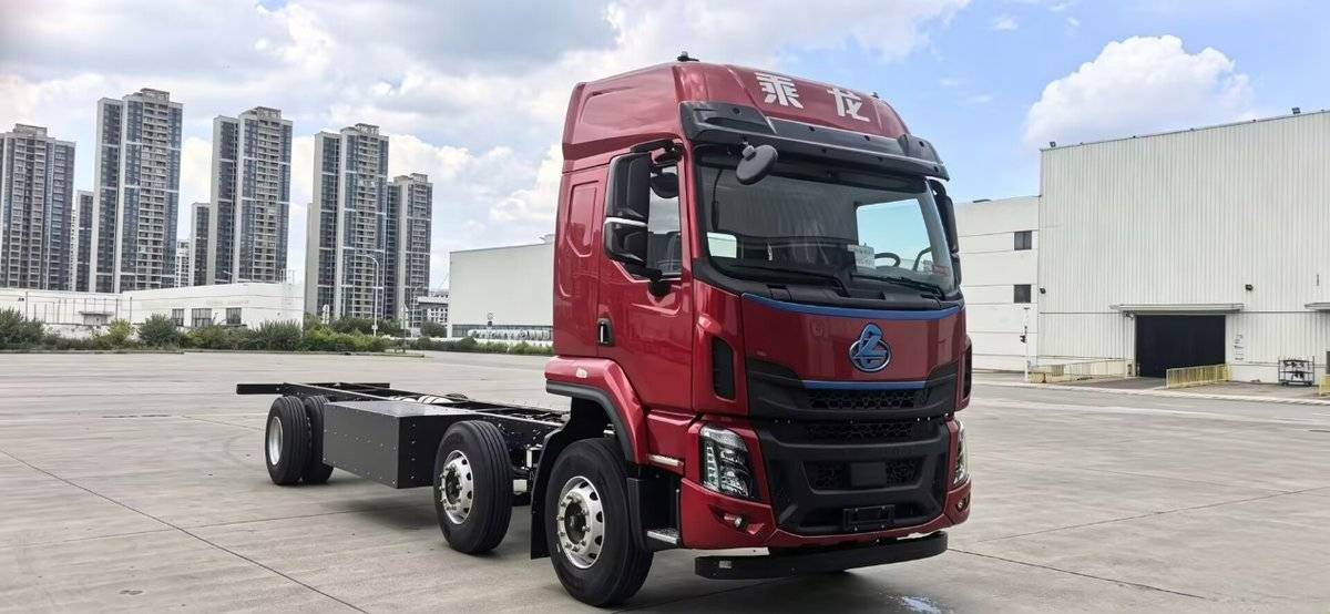 想换新能源又怕续航虚、没劲?乘龙H5 6x2载货让你再不犹豫